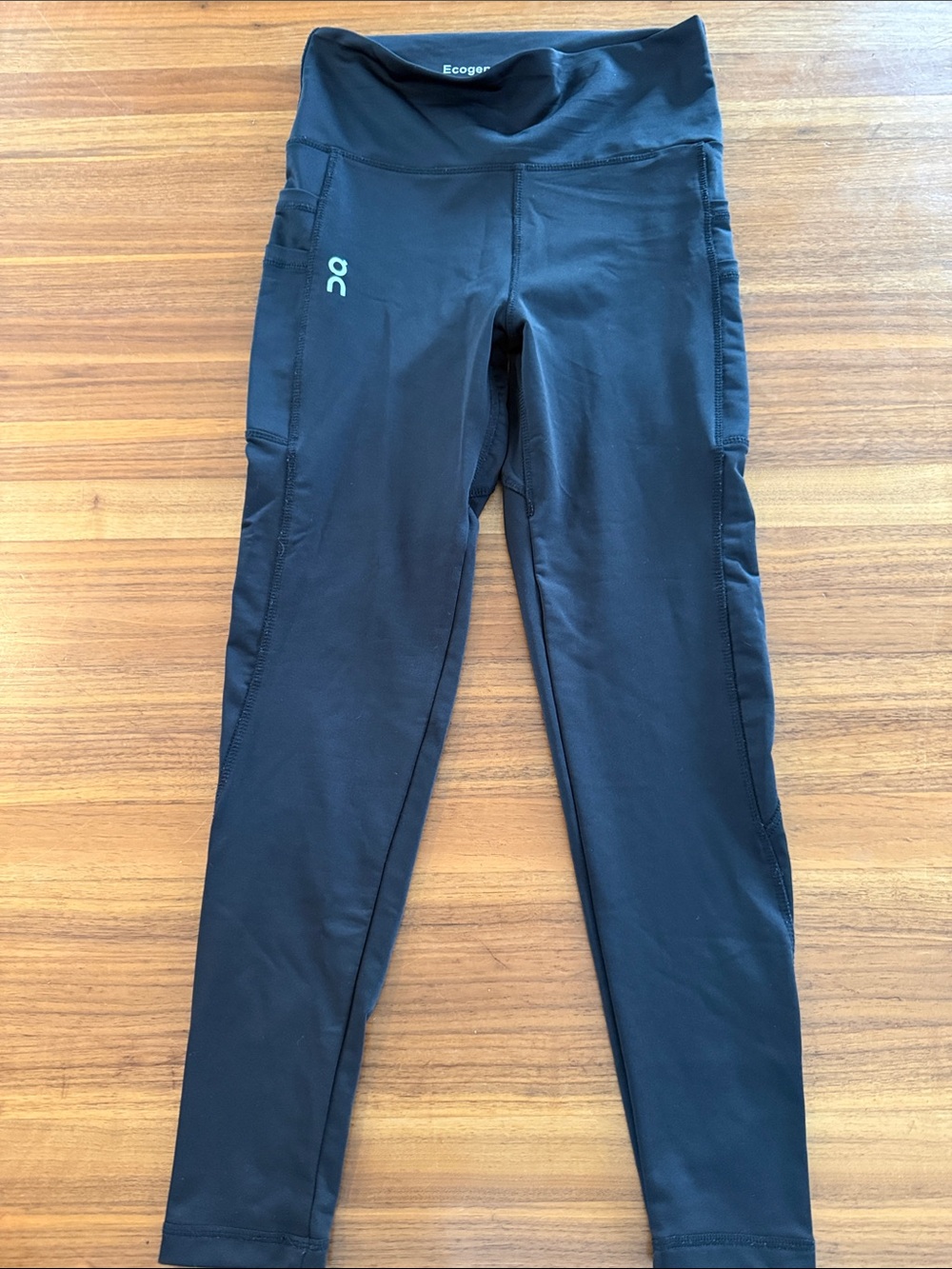 On cloud Core Tights with pockets size small